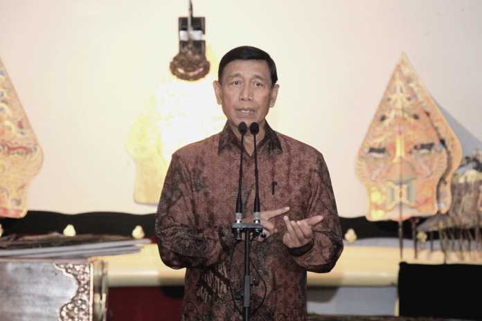 Tak Kuasa Tanggung Dua Jabatan, Wiranto Mundur Dari Ketua Umum Hanura.