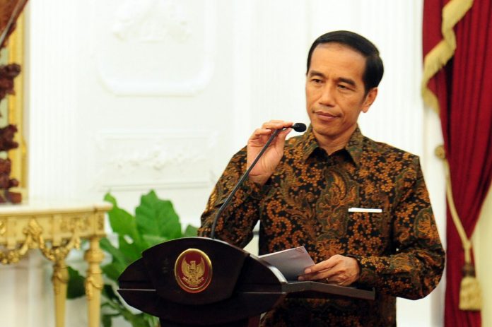 Jokowi Ikut Tren Orang Kuat?
