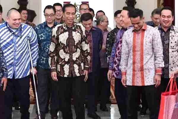 Jokowi Rebut Millenial Influencer