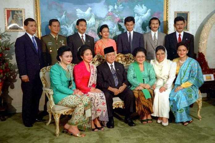 Menyerang Masa Lalu Prabowo