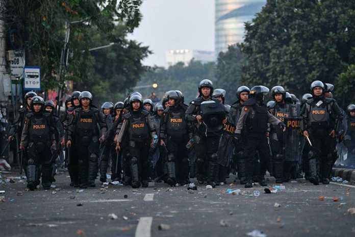 Polisi Yang Ditukar TNI