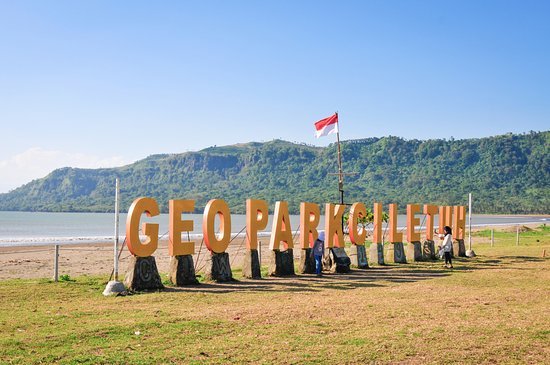Jamkrindo Kampayekan Anti Sampah Plastik di Geopark Ciletuh