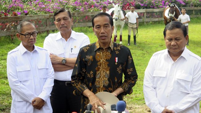 Jokowi vs Luhut-Prabowo Soal Natuna