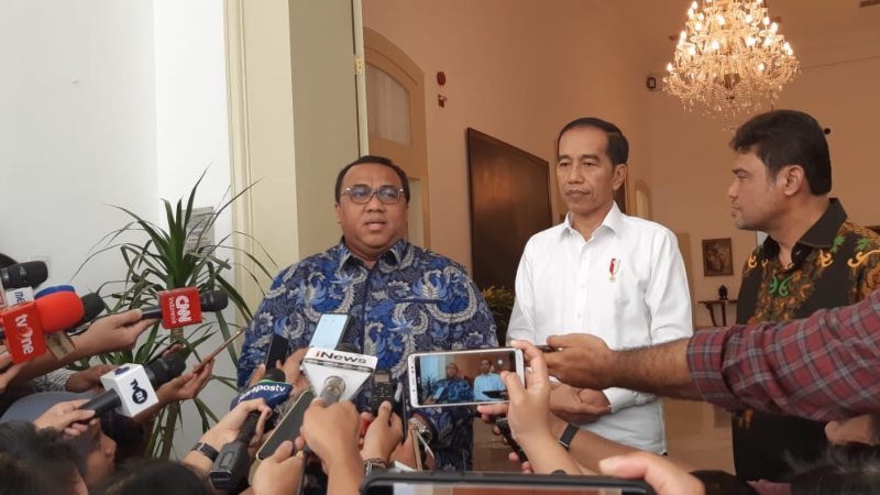 Pimpinan Konfederasi Serikat Pekerja Indonesia (KSPI) Said Iqbal (kanan) dan Konfederasi Serikat Pekerja Seluruh Indonesia (KSPSI) Andi Gani Nuwa Wea (kiri) saat menemui Presiden Jokowi di Istana pada September lalu.