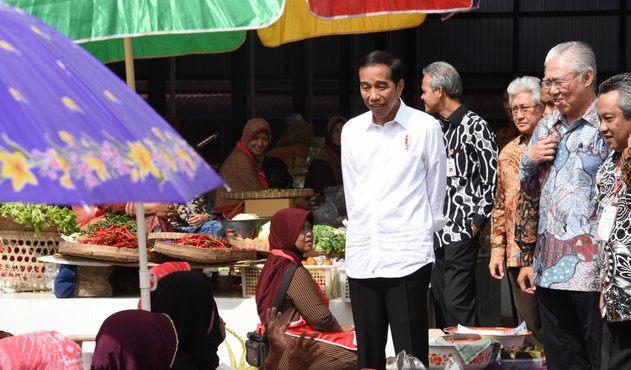 Presiden Jokowi saat berada di Pasar Sambi, Boyolali.