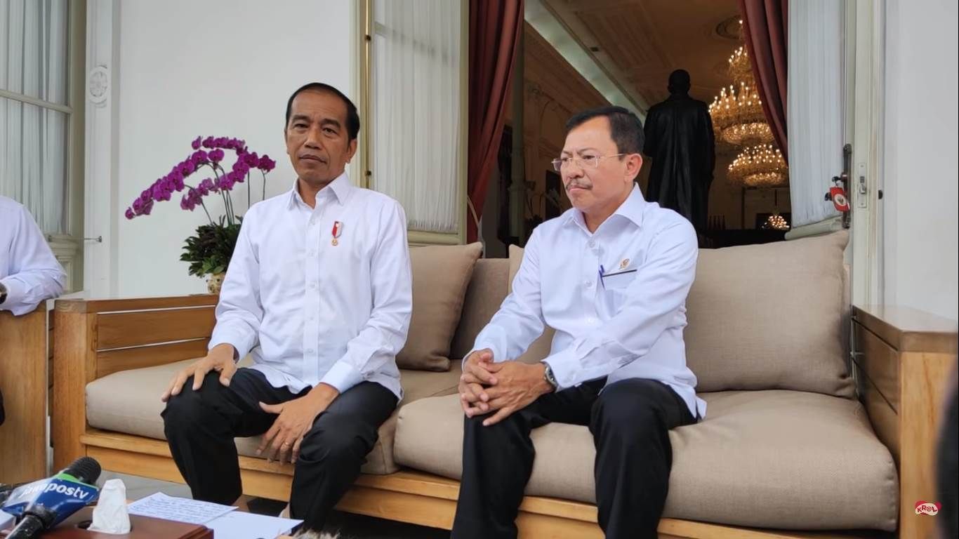 Presiden Jokowi bersama dengan Menkes Terawan