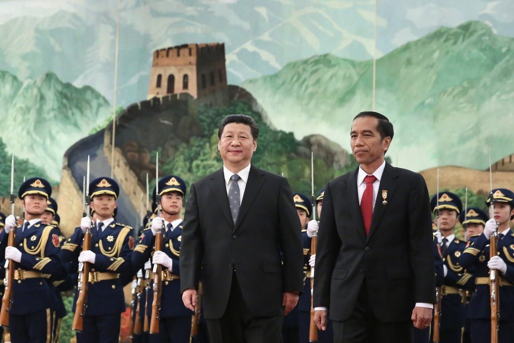 Presiden Tiongkok Xi Jinping (kiri) bersama Presiden RI Joko Widodo (kanan) di Beijing pada 2019 silam.