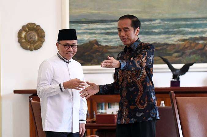 Presiden Joko Widodo bersama dengan Ketua Umum PAN Zulkifli Hasan (Foto: Bisnis.com)