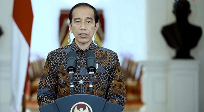 Vaksin Ditantang, Jokowi “Menendang”