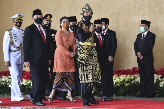 Bayang-Bayang Post-Demokrasi Indonesia