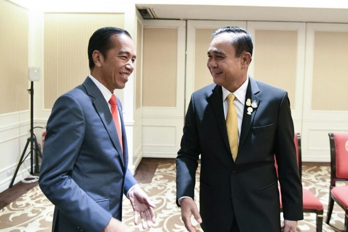 Jokowi dan Prayuth Chan-ocha Seirama