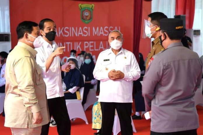 Ketika Jokowi Menunggu Booster Pfizer