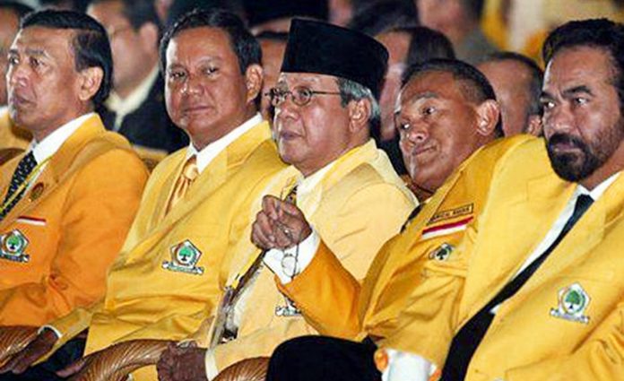 Langkah Tepat Prabowo Keluar Golkar