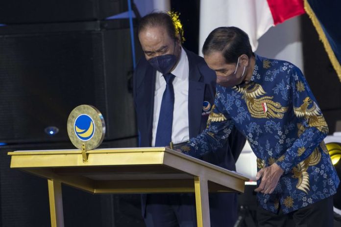 PDIP-NasDem Perebutkan Jokowi?