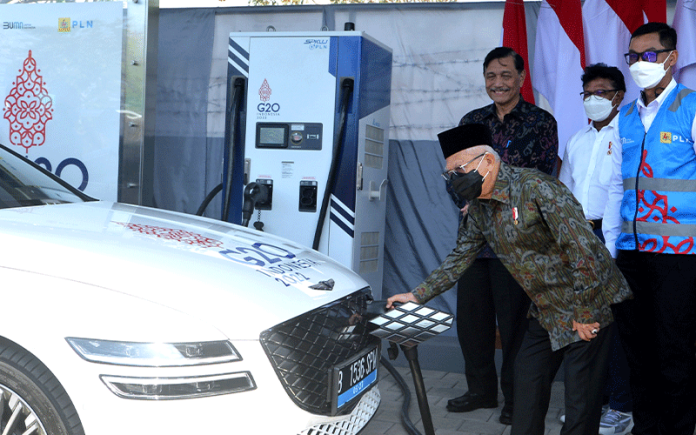 teken aturan baru jokowi ingin kendaraan dinas diganti mobil listrik 220914055723