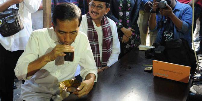 Jokowi Usik Pedagang Asongan?