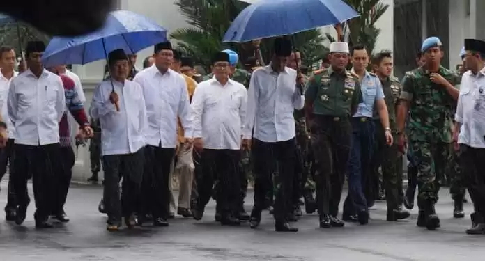 68200_87378_jokowi-212-hl Jokowi disambut takbir
