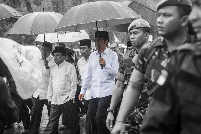 2 Desember 2016, Presiden Joko Widodo Sholat Jumat berjamaah bersama para demonstran dan masyrakat.