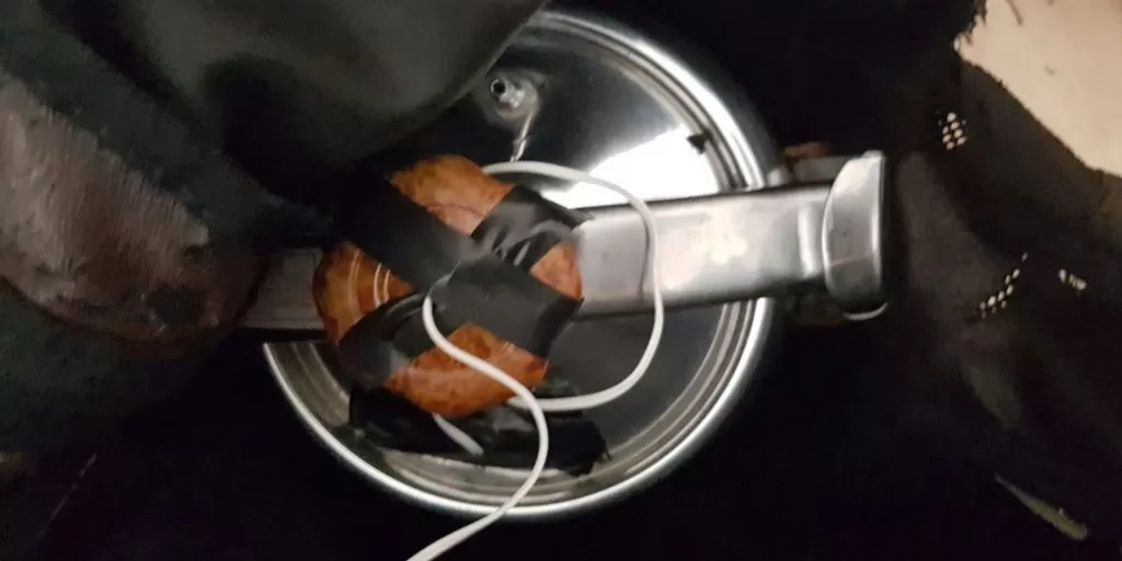 Penemuan bom rakitan berbentuk Rice Cooker di kamar 104 tersangka DYN.