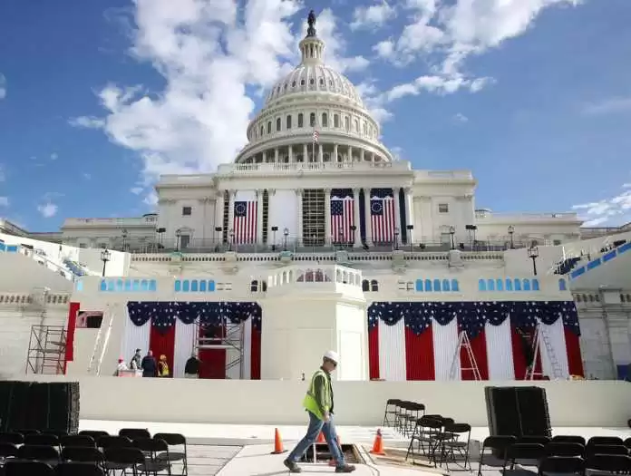 KEGIATAN DONALD TRUMP SEHARI SEBELUM DILANTIK