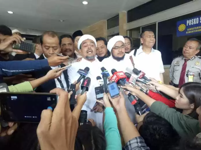 rizieq arga Menanti Polisi Kunjungi Rizieq
