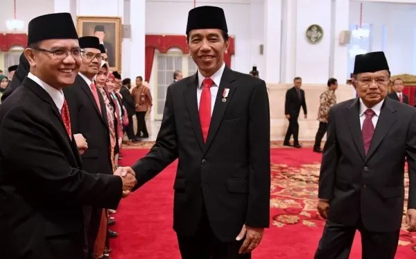 Jokowi, Gali Lobang Tutup Lobang