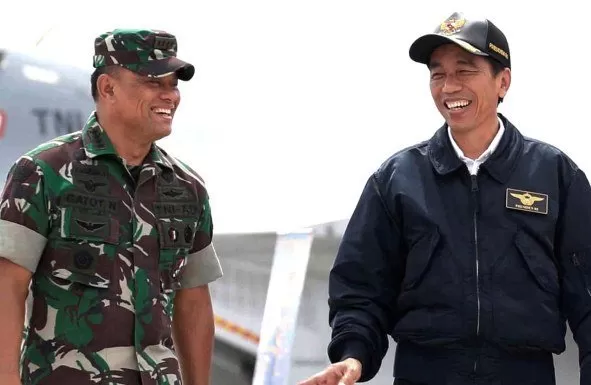 panglima-tni-gatot-nurmantyo-dan-presiden-joko-widodo Gatot Pusing Tanggapi Survei