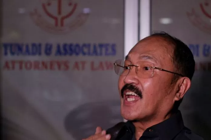 Fredrich, Raja Penghisap Jempol?