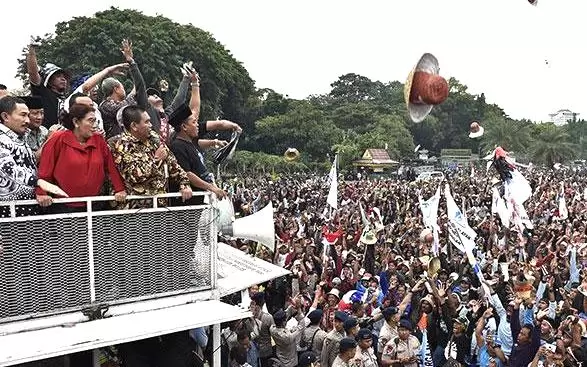 Susi Pujiastuti Menteri Susi “Mengancam” Nelayan