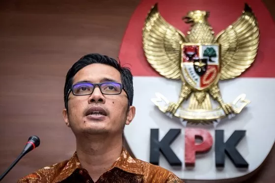 BUPATI KEBUMEN TERSANGKA KORUPSI Munculnya Senjata Rahasia KPK