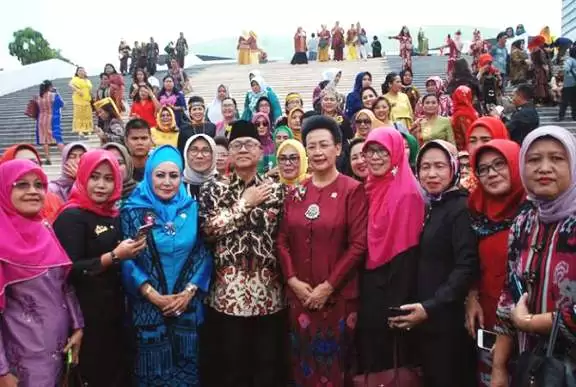 Perempuan Parlemen Parpol Tersandung Perempuan