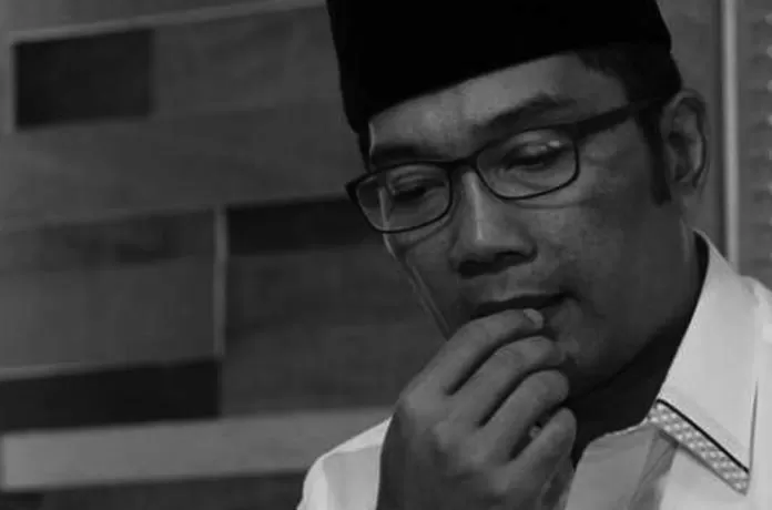 Kang Emil ‘Biduan’?