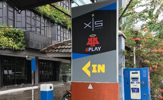 4Play Club & Bar Lounge Hotel Alexis Lawan Prostitusi, Anies Keok