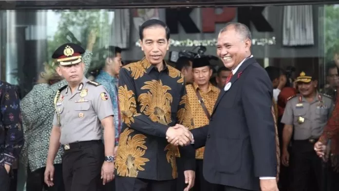 Siapa Niat'Suap' Jokowi?