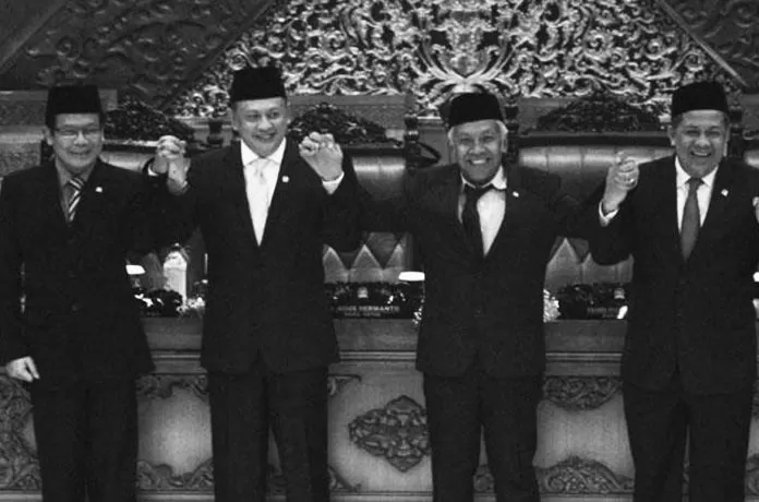 Ayo Kecam DPR!