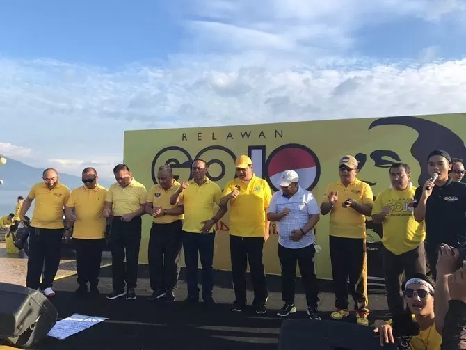 Siasat Golkar Dompleng Jokowi