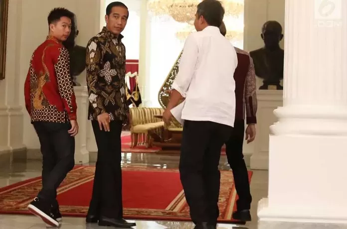 Jokowi, Kepo Pantau Musuh