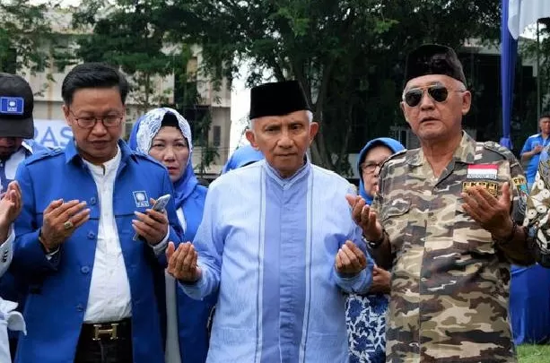 Amien ‘Gadaikan’ Tuhan Dalam Doa