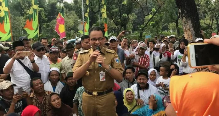 Anies didemo - warga minta anies tak nyapres