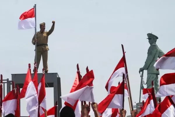 49Pengibaran-Merah-Putih HUT RI ke-73, Yakin Merdeka?