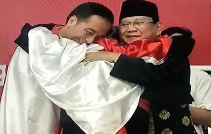 Di Balik Pelukan Jokowi Prabowo