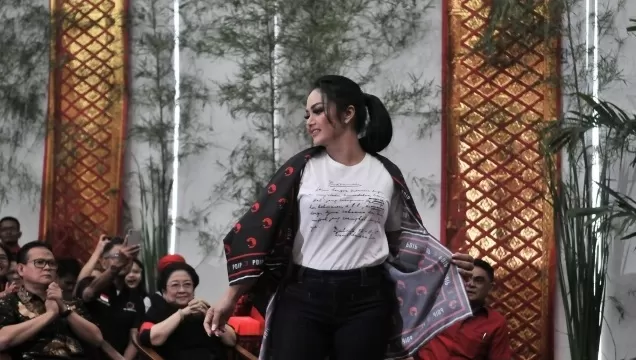 Atribut PDIP Kurang Kekinian