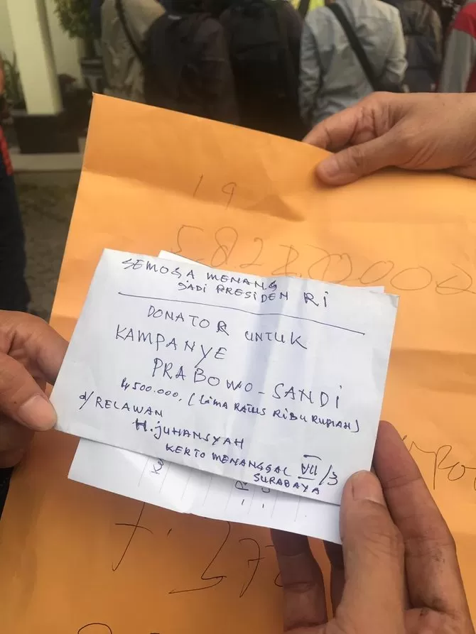 Rakyat Jelata  Sumbang Uang Miliarder
