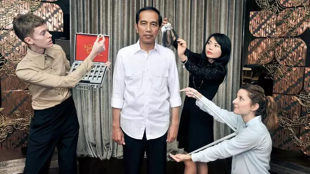 TKN Jokowi Nonton Iklan Shampoo