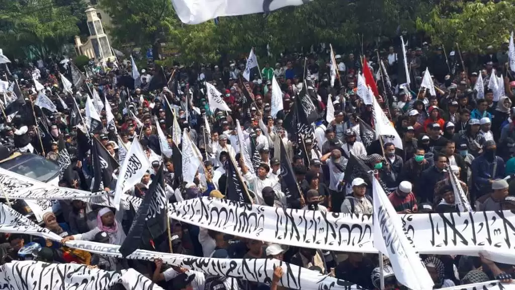 pembakaran bendera