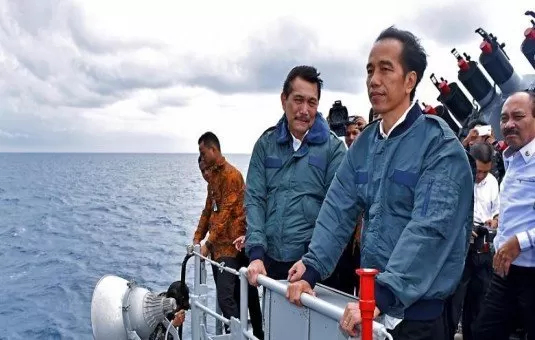 Rudal Jokowi Lewat Kantor Susi