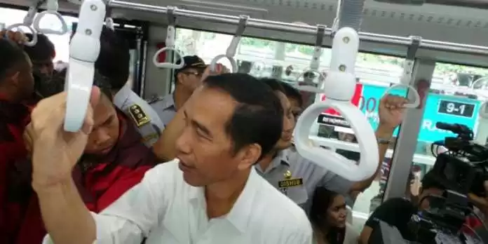 Jokowi Raup Proyek Ketua RT
