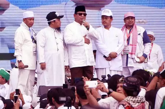 Benarkah Prabowo Terpaksa Islami?