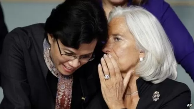 Sri Mulyani Nyambi Jadi SPG?