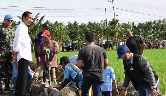 Dana Desa, Jokowi Amankan Suara